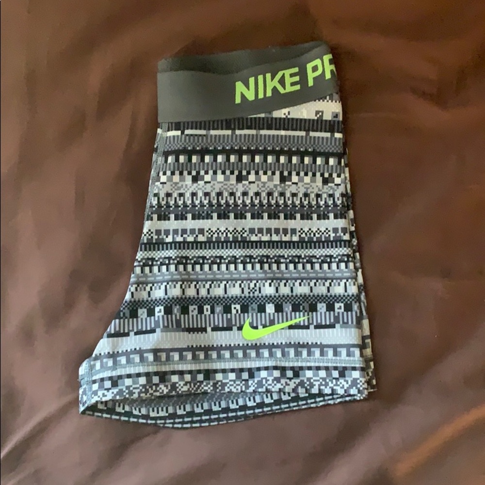 Nike pro spandex women’s small